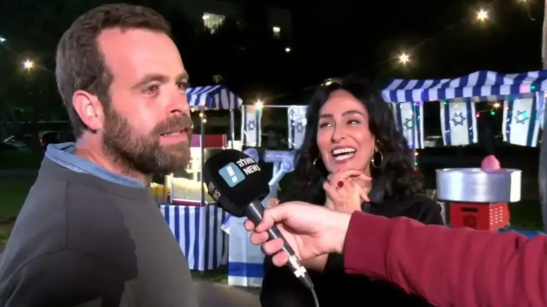 אודי כגן וריטה בצילומי התכנית "קארפול קריוקי" של כאן 11 אודי כגן וריטה בצילומי התכנית "קארפול קריוקי" של כאן 11