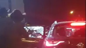 תקיפת רכב משטרתי במהלך אכיפת תקונות הקורונה בבני ברק תקיפת רכב משטרתי במהלך אכיפת תקונות הקורונה בבני ברק