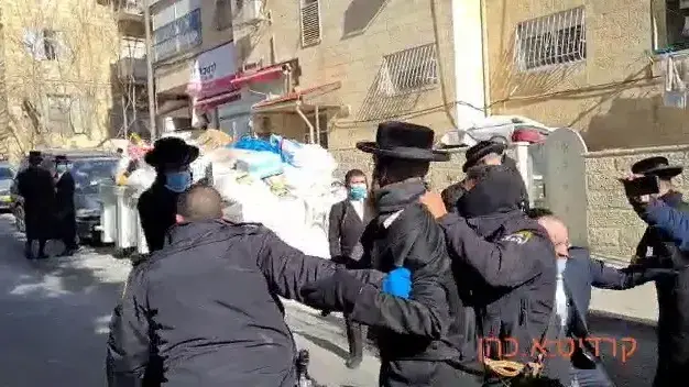 מעצר מפגין בישיבת סאטמר, ירושלים, 24 בינואר 2021 מעצר מפגין בישיבת סאטמר, ירושלים, 24 בינואר 2021