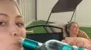 אימא ובת עושות בדיקת הריון יחד אימא ובת עושות בדיקת הריון יחד