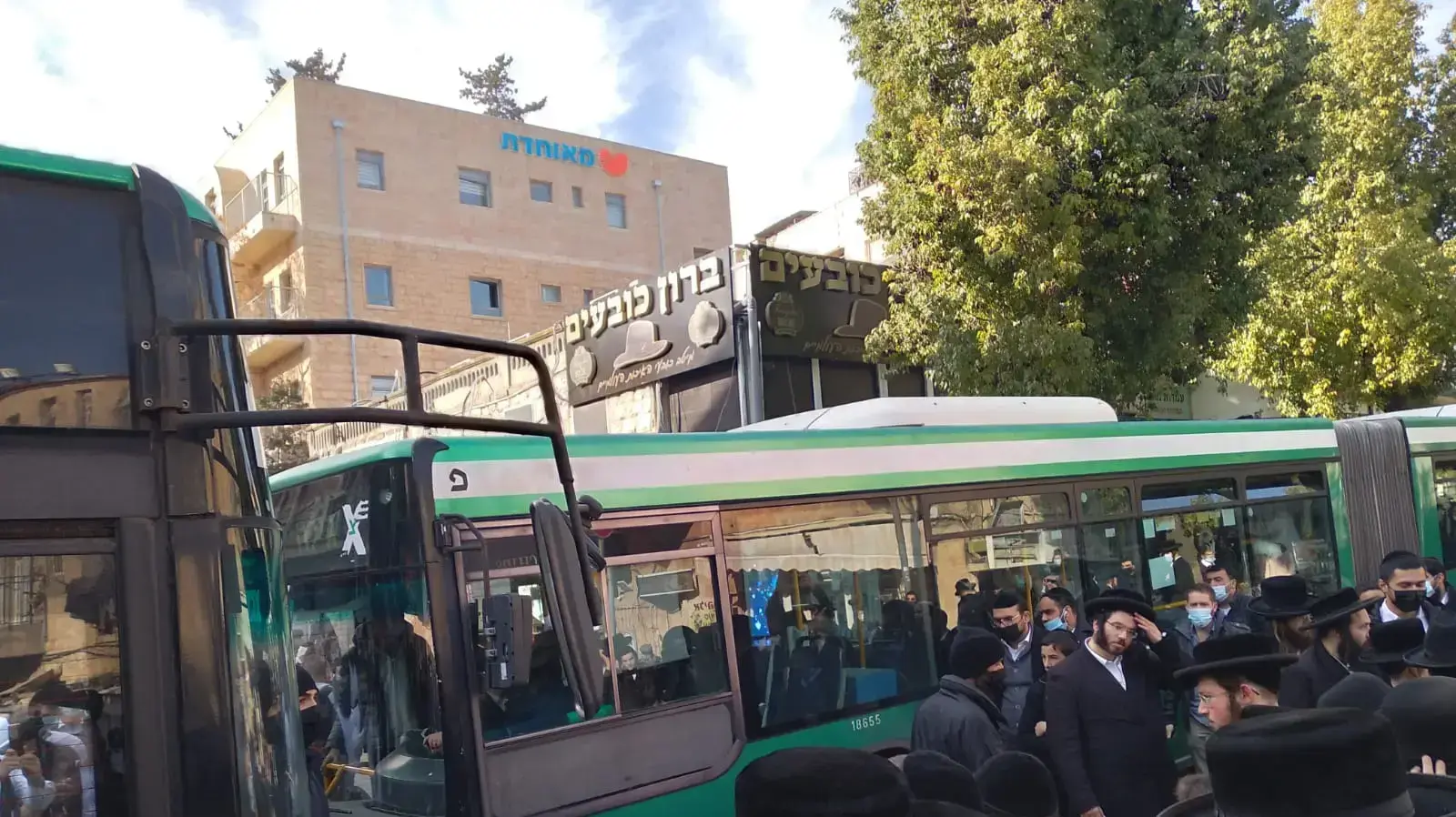 ניפוץ שמשץ אוטובוס שכונת מאה שעריים במהלך מחאת חרדים 25 בינואר 2021