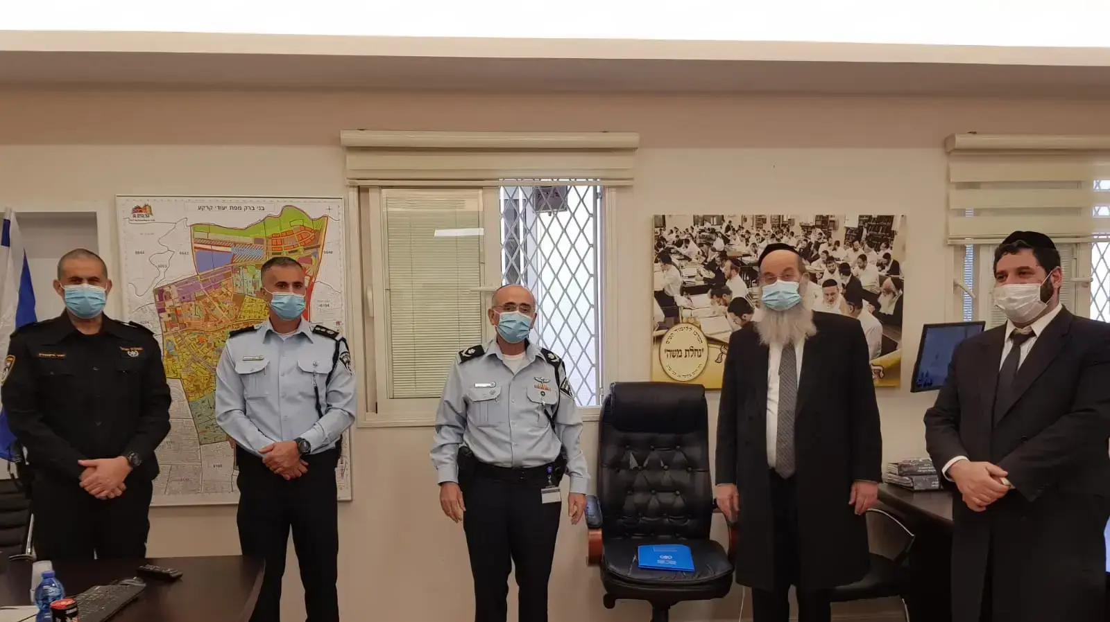 ראש עיריית בני ברק, הרב אברהם רובינשטיין וסמפכ"ל המשטרה ומפקד מחוז ת"א, ניצב דוד ביתן, סיכמו על תוכנית משותפת להשבת השקט והסדר לעיר, 25 בינואר 2021 ראש עיריית בני ברק, הרב אברהם רובינשטיין וסמפכ"ל המשטרה ומפקד מחוז ת"א, ניצב דוד ביתן, סיכמו על תוכנית משותפת להשבת השקט והסדר לעיר, 25 בינואר 2021