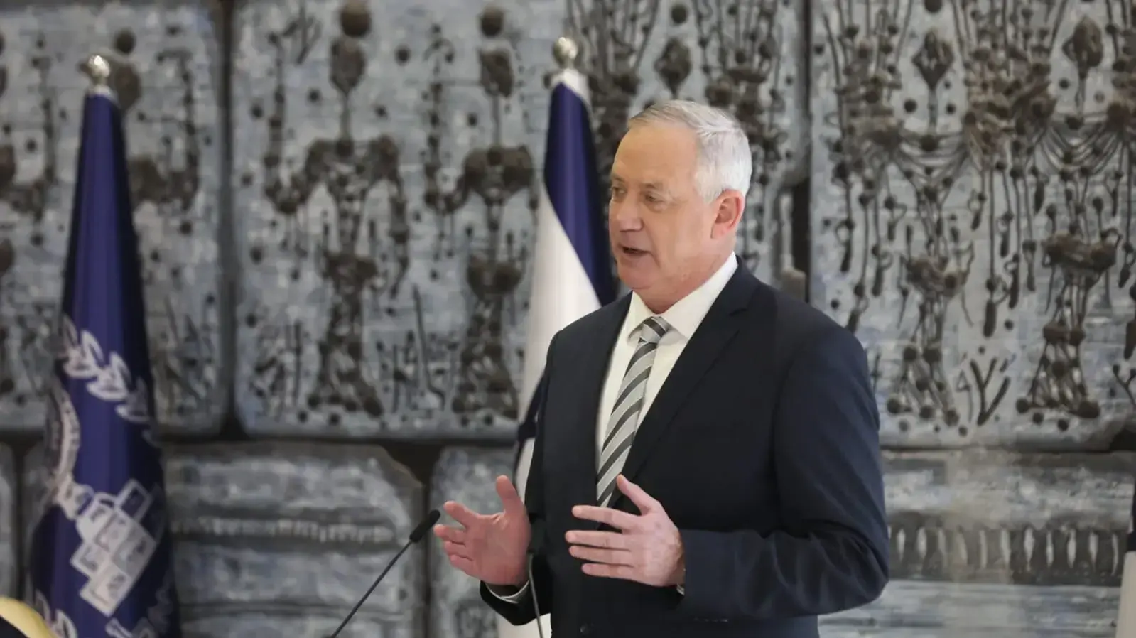בני גנץ במהלך הצהרתו בטקס הצהרת אמונים של 54 שופטים ורשמים בבית הנשיא 26 בינואר 2021 בני גנץ במהלך הצהרתו בטקס הצהרת אמונים של 54 שופטים ורשמים בבית הנשיא 26 בינואר 2021