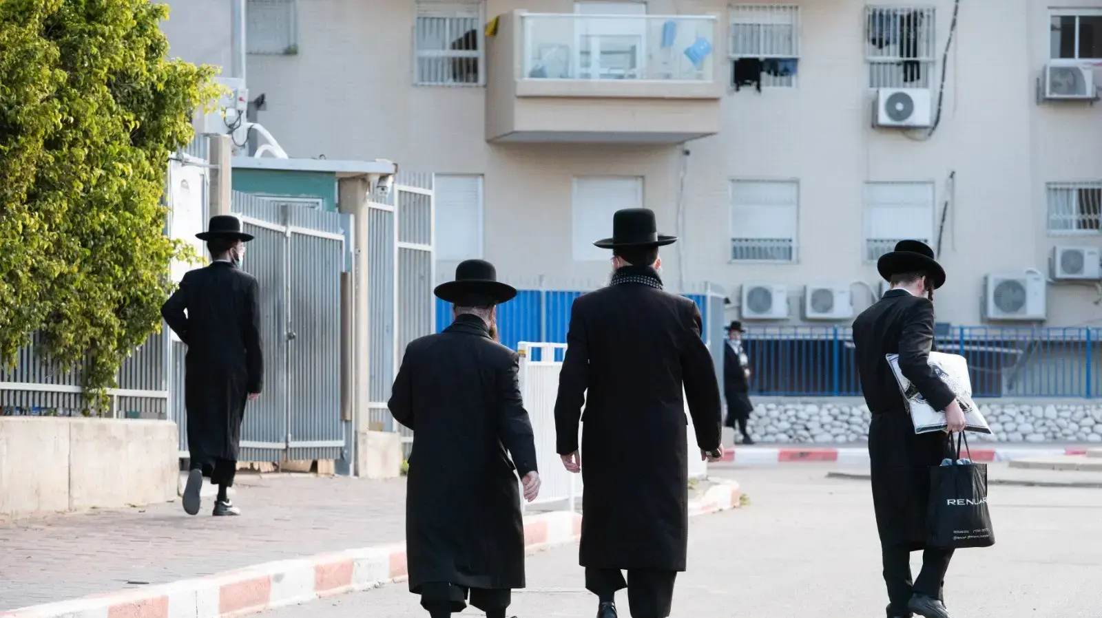 לימודים למרות הסגר, רחוב התלמוד אשדוד, 28 בינואר 2021 לימודים למרות הסגר, רחוב התלמוד אשדוד, 28 בינואר 2021