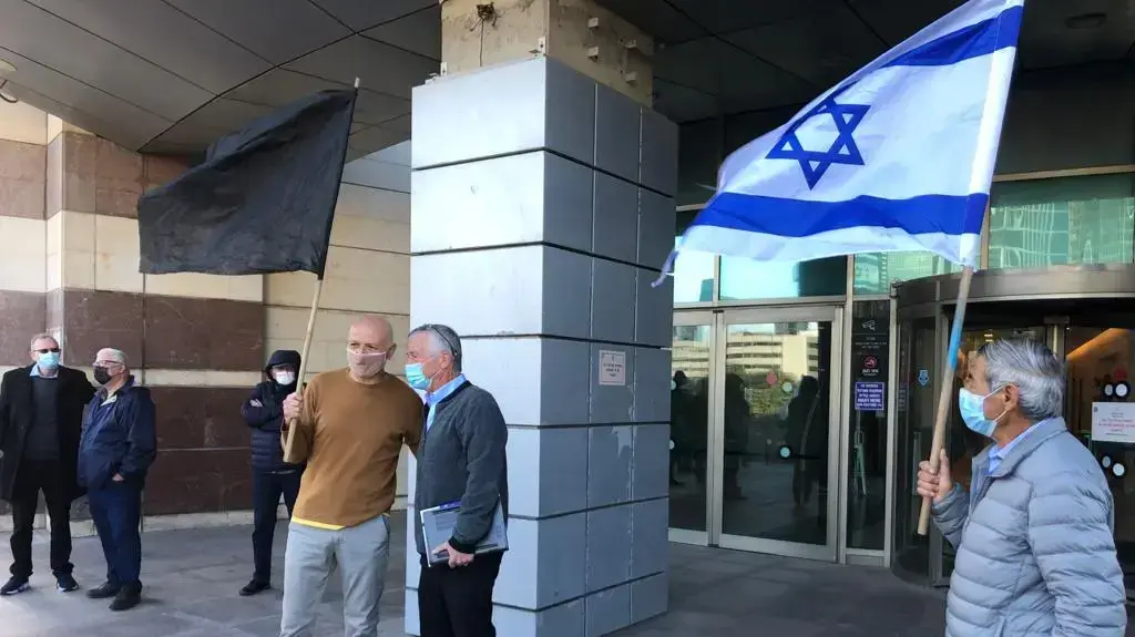 ד״ר יוסי בן דב, מנכ"ל הריאלי, עם הגיעו לשימוע במשרד החינוך, 28 בינואר 2021 ד״ר יוסי בן דב, מנכ"ל הריאלי, עם הגיעו לשימוע במשרד החינוך, 28 בינואר 2021