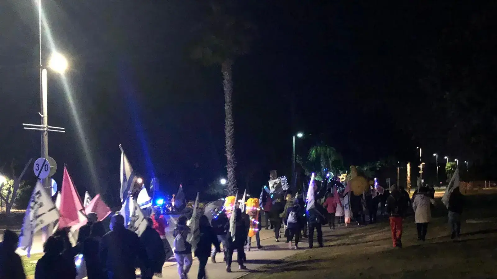 צעדת מפגינים נגד נתניהו בקיסריה. 30 בינואר 2021 צעדת מפגינים נגד נתניהו בקיסריה. 30 בינואר 2021
