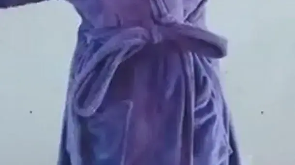 הדרך הנכונה ללבוש חלוק בית