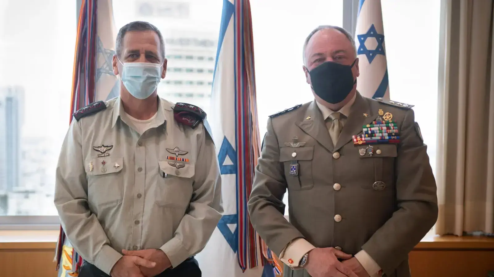 הרמטכ"ל רא"ל אביב כוכבי בפגישה עם מפקד כוח יוניפי״ל הגנרל סטפנו דל קול, 31 בינואר 2021 הרמטכ"ל רא"ל אביב כוכבי בפגישה עם מפקד כוח יוניפי״ל הגנרל סטפנו דל קול, 31 בינואר 2021