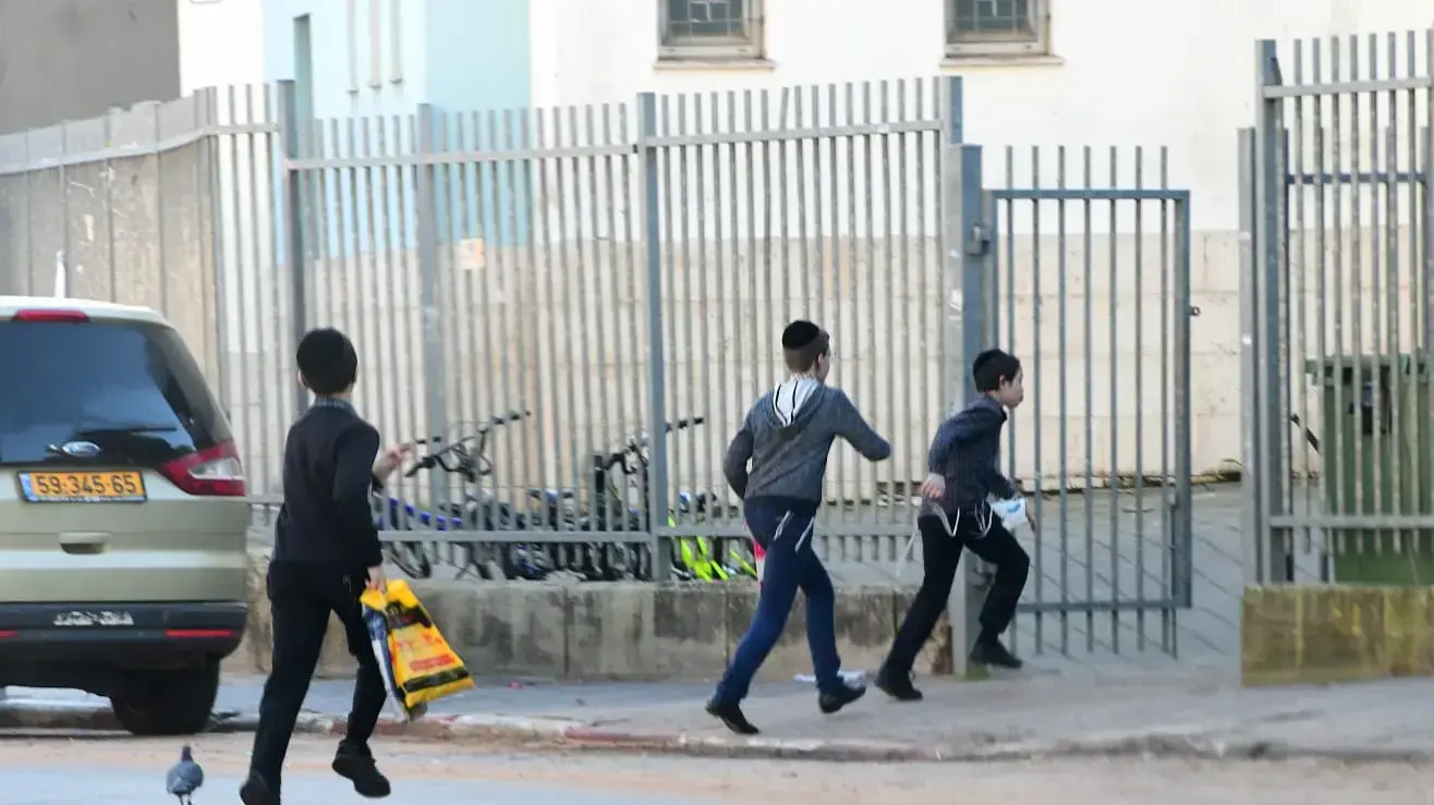 הפרת הנחיות בציבור החרדי | פתיחת מוסדות חינוך בבני ברק 1 בפברואר 2021 הפרת הנחיות בציבור החרדי | פתיחת מוסדות חינוך בבני ברק 1 בפברואר 2021