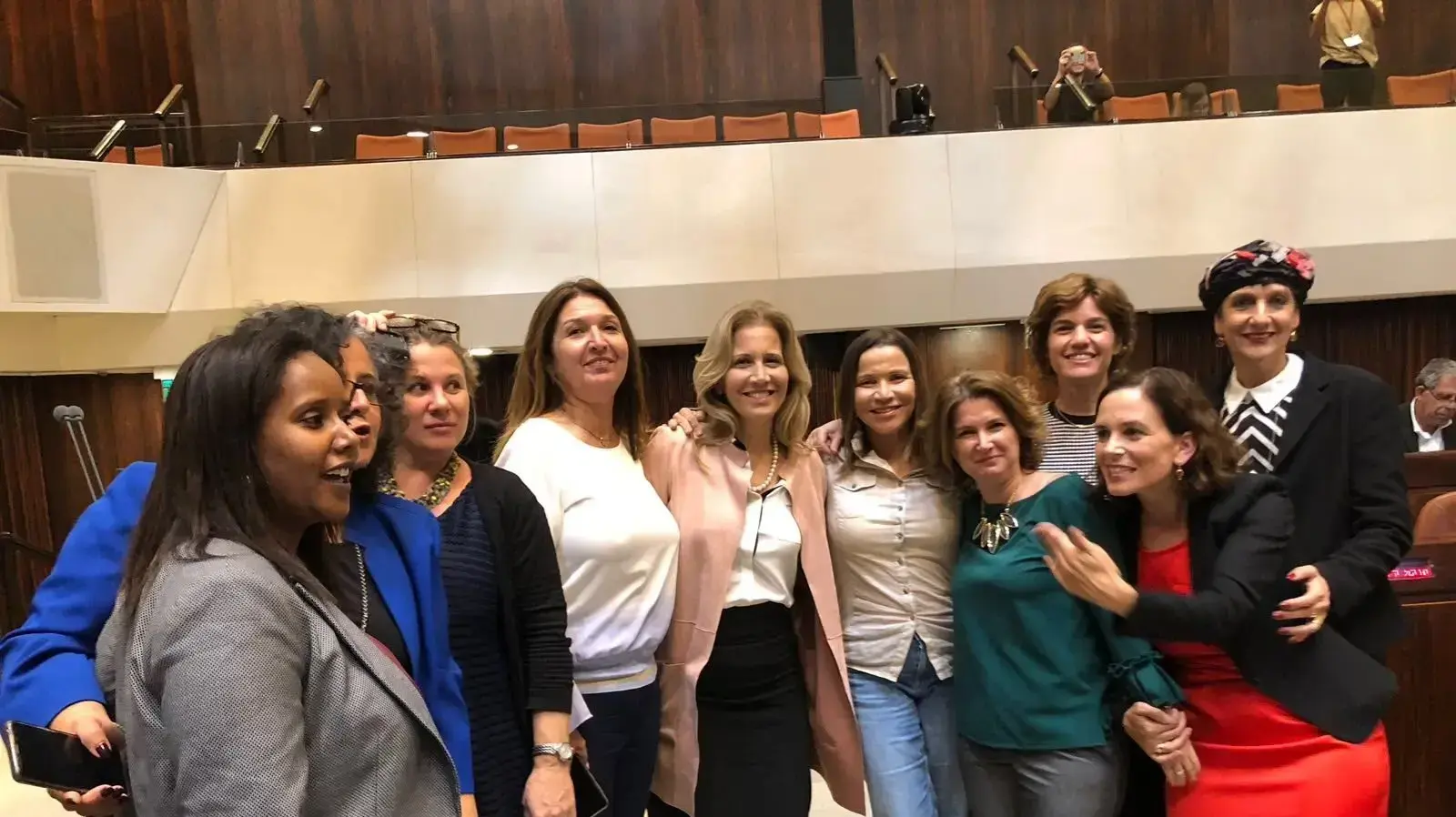 חברות כנסת לאחר העברה בקריאה ראשונה של הצעת החוק לאיסור צריכת זנות, 22 באוקטובר 2018 חברות כנסת לאחר העברה בקריאה ראשונה של הצעת החוק לאיסור צריכת זנות, 22 באוקטובר 2018