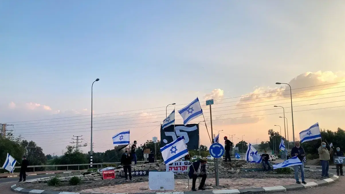 מחאת הדגלים השחורים נגד שחיתות ראש הממשלה,הגשר הרומי בית שאן, 6 בפברואר 2021 מחאת הדגלים השחורים נגד שחיתות ראש הממשלה,הגשר הרומי בית שאן, 6 בפברואר 2021