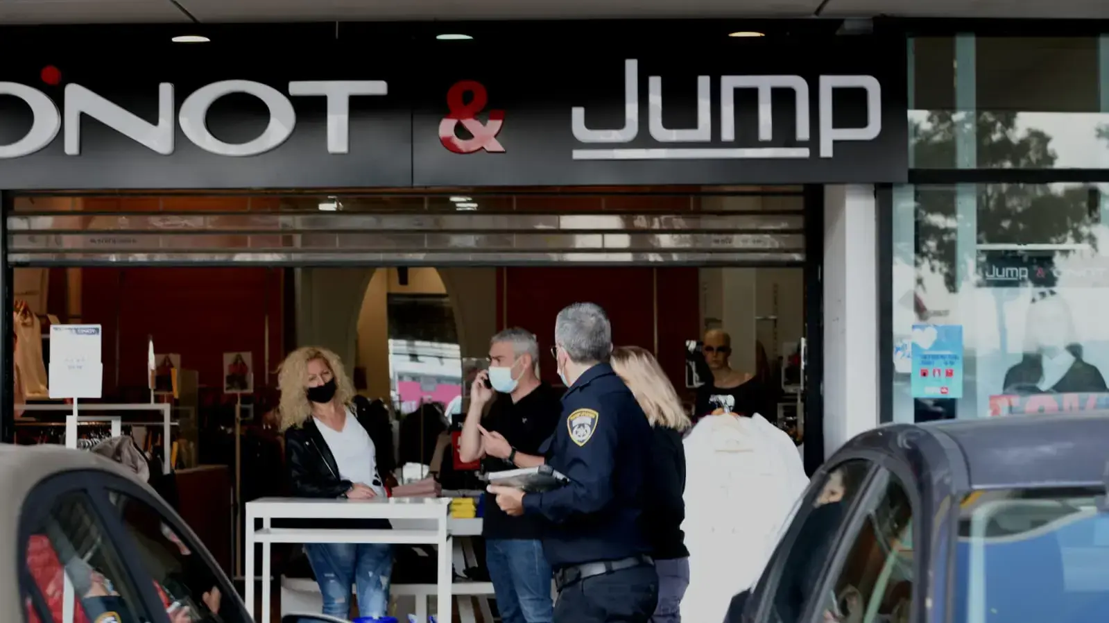 הגעת שוטרים עם פתיחת חנויות במתחם ביג קסטינה, 7 בפברואר 2021 הגעת שוטרים עם פתיחת חנויות במתחם ביג קסטינה, 7 בפברואר 2021