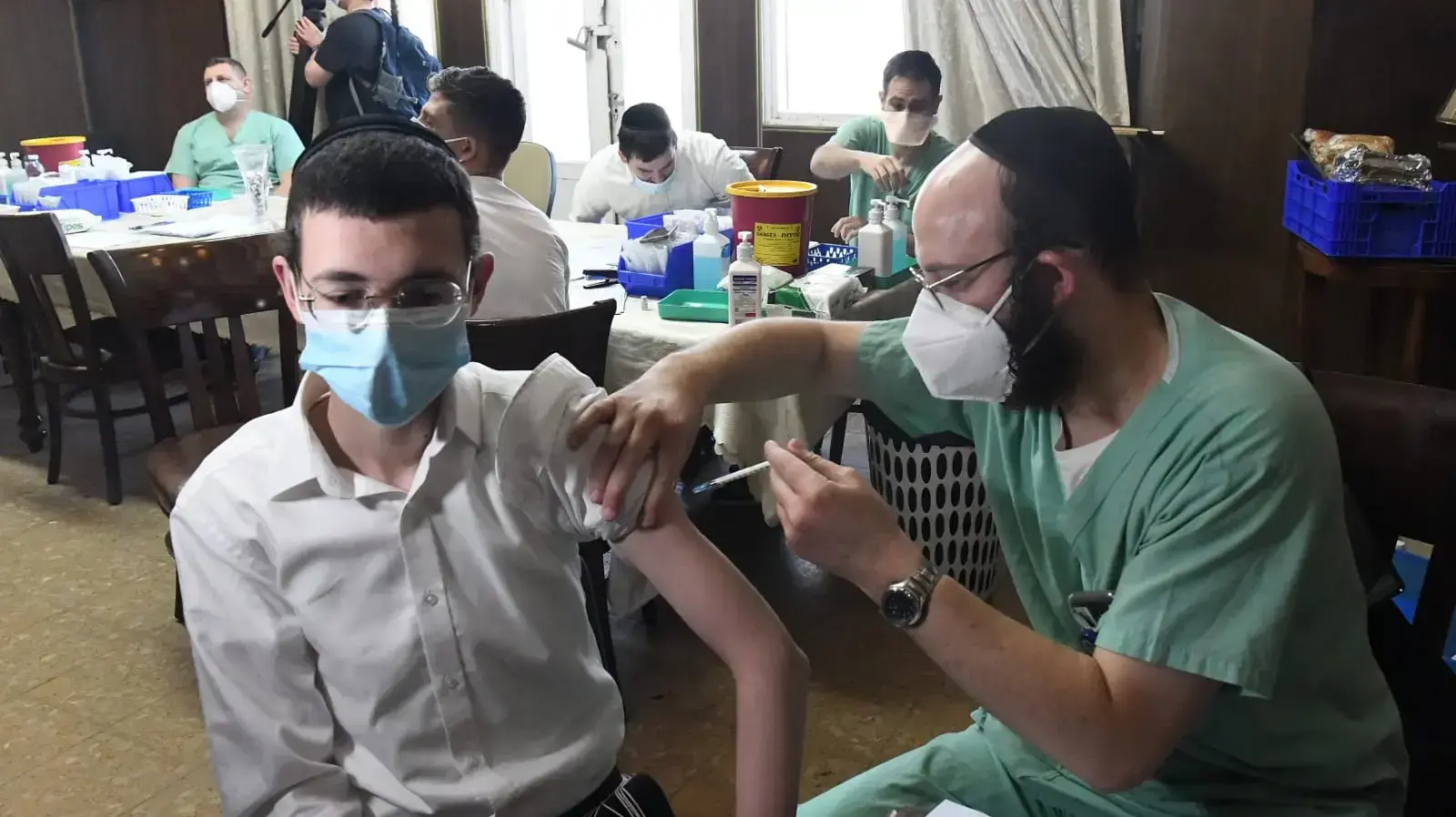 ניידת חיסוני קורונה של בי"ח איכילוב בישיבת פוניבז',בבני ברק, 11 בפברואר 2021 ניידת חיסוני קורונה של בי"ח איכילוב בישיבת פוניבז',בבני ברק, 11 בפברואר 2021
