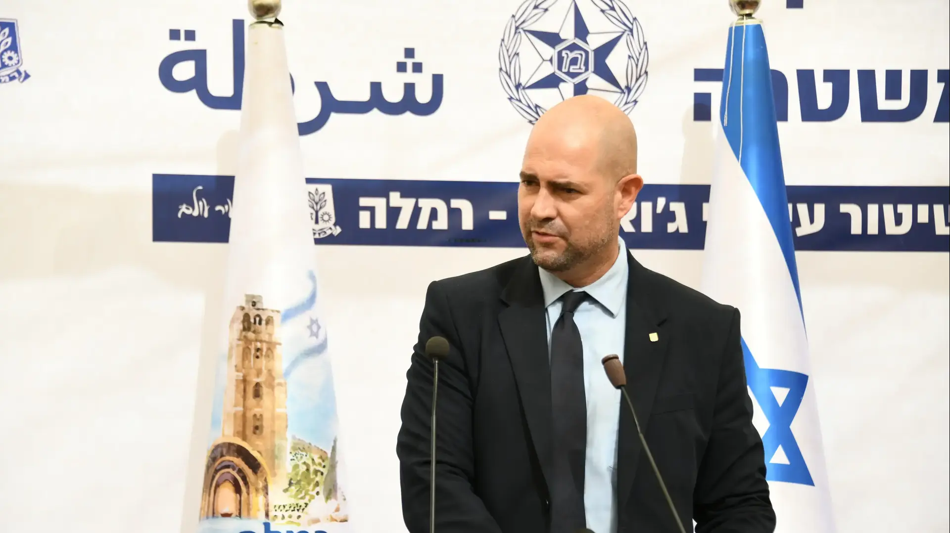 השר לביטחון פנים אמיר אוחנה בביקור בתחנת משטרה בגו'אריש רמלה, 11 בפברואר 2021 השר לביטחון פנים אמיר אוחנה בביקור בתחנת משטרה בגו'אריש רמלה, 11 בפברואר 2021