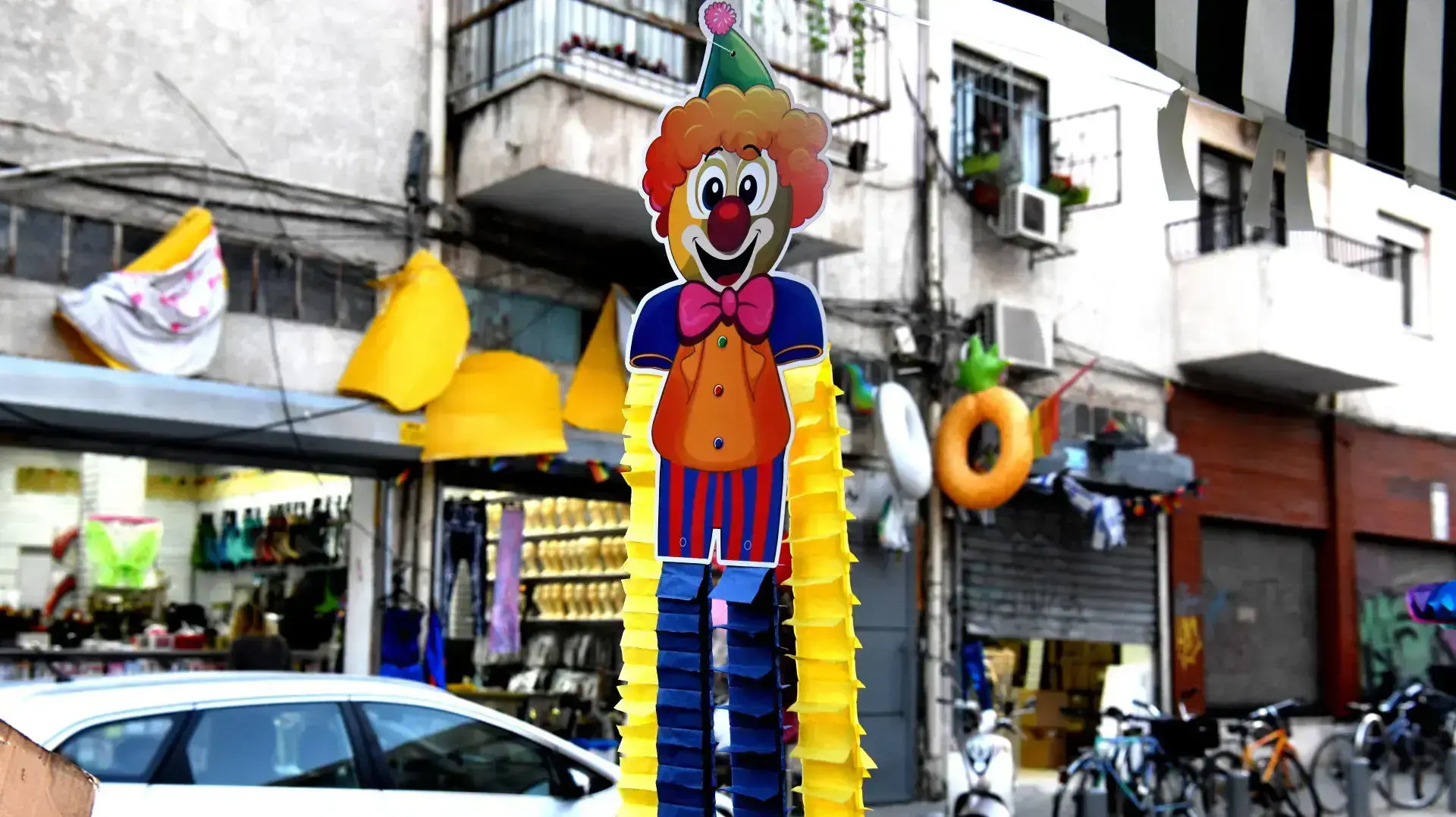 הכנות לפורים ברחוב מטלון בתל אביב, 14 בפברואר 2021 הכנות לפורים ברחוב מטלון בתל אביב, 14 בפברואר 2021