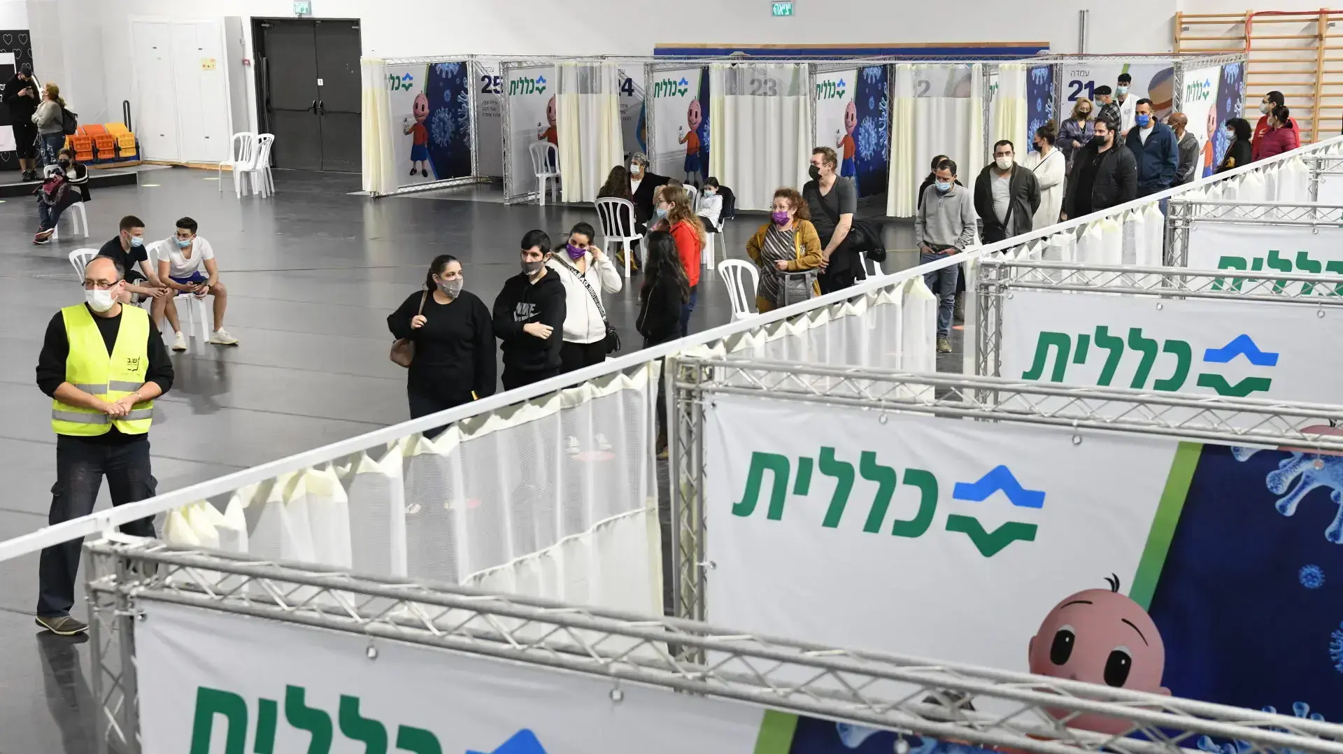 מתחם חיסונים של קופת חולים כללית, פתח תקווה, 15 בפברואר 2021 מתחם חיסונים של קופת חולים כללית, פתח תקווה, 15 בפברואר 2021