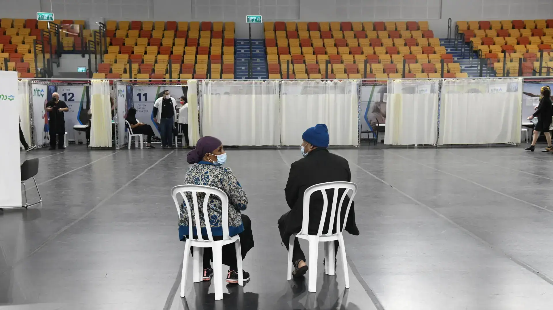 מתחם חיסונים של קופת חולים כללית, פתח תקווה, 15 בפברואר 2021 מתחם חיסונים של קופת חולים כללית, פתח תקווה, 15 בפברואר 2021