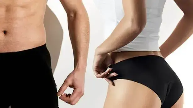 פרסומת לתחתונים שמנקים את עצמם פרסומת לתחתונים שמנקים את עצמם
