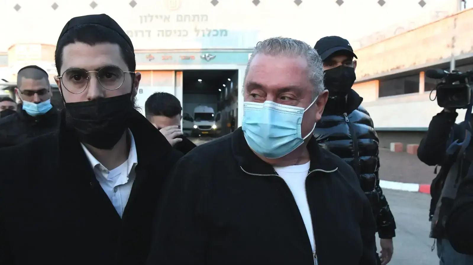 זאב רוזנשטיין ובנו לאחר ששוחרר מהכלא, 21 בפברואר 2021