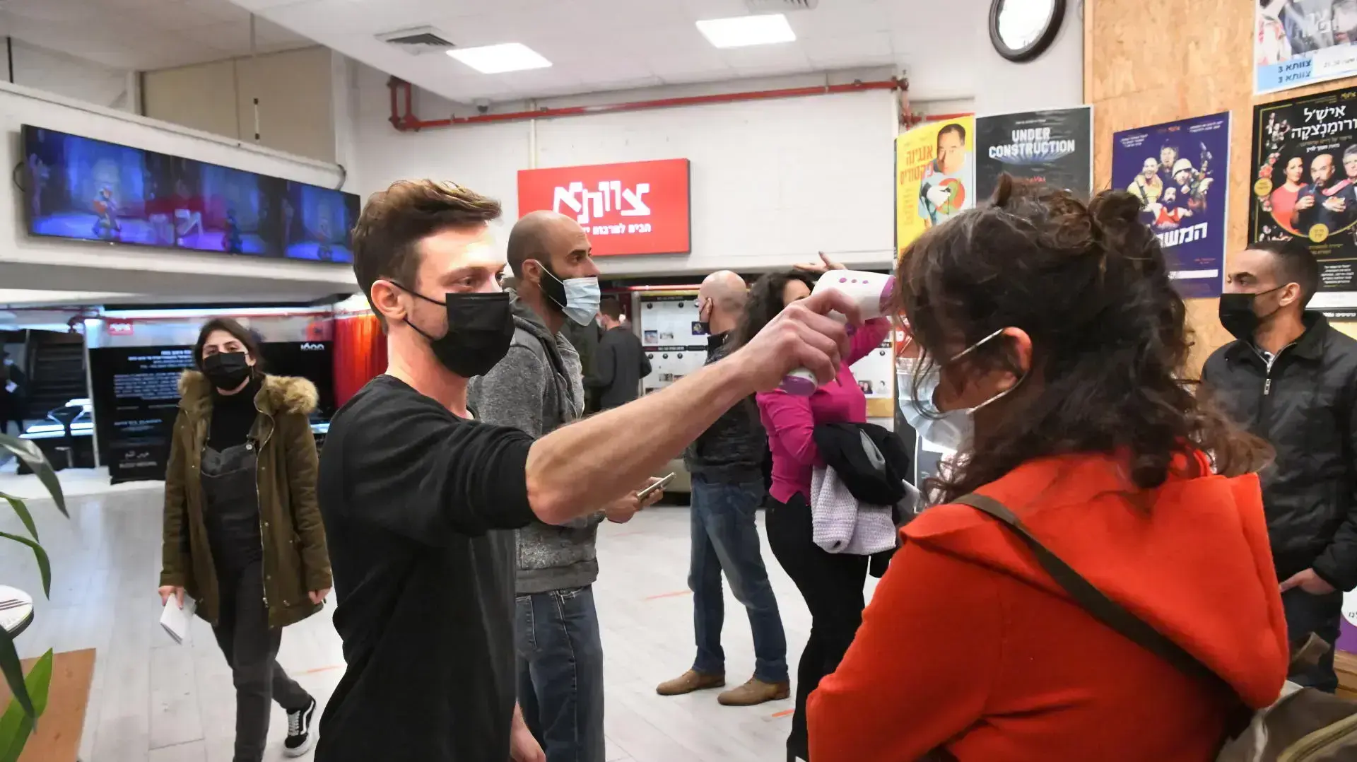 קהל בהופעה בצוותא של ליאור שליין ביום הראשון של חזרת התרבות לאחר שנת הקפאתה בעקבות משבר הקורונה, 21 בפברואר 2021 קהל בהופעה בצוותא של ליאור שליין ביום הראשון של חזרת התרבות לאחר שנת הקפאתה בעקבות משבר הקורונה, 21 בפברואר 2021