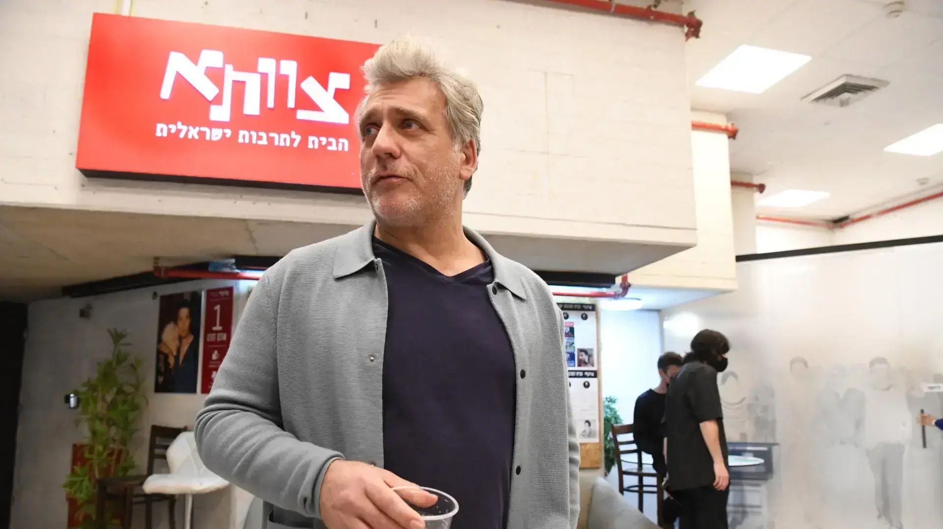 ליאור אשכנזי לפני הופעה בצוותא של ליאור שליין שבה התארח, ביום הראשון של חזרת התרבות לאחר שנת הקפאתה בעקבות משבר הקורונה, 21 בפברואר 2021 ליאור אשכנזי לפני הופעה בצוותא של ליאור שליין שבה התארח, ביום הראשון של חזרת התרבות לאחר שנת הקפאתה בעקבות משבר הקורונה, 21 בפברואר 2021