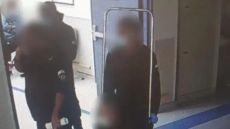 אסירים ועצורים אזוקים בבתי חולים אסירים ועצורים אזוקים בבתי חולים