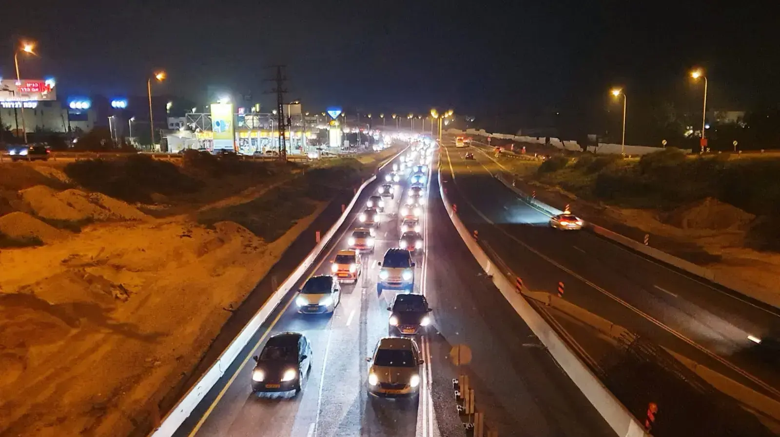 עומסי תנועה כבדים בגשר בית ינאי ברקע העוצר הלילי 25 פברואר 2021 עומסי תנועה כבדים בגשר בית ינאי ברקע העוצר הלילי 25 פברואר 2021