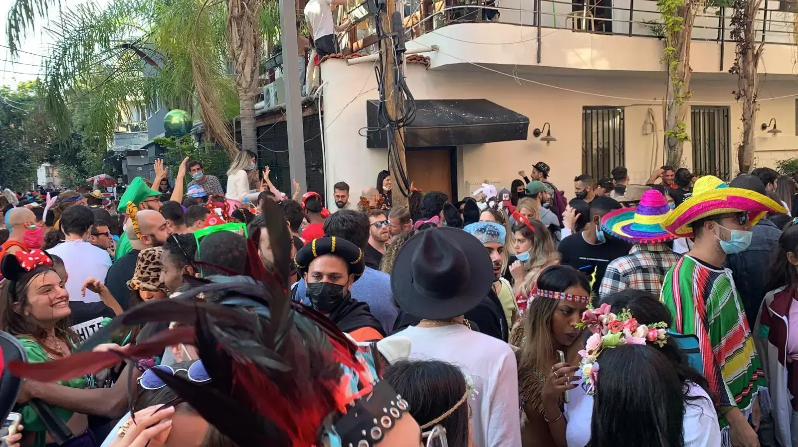 מסיבת פורים במרכז תל אביב בניגוד להנחיות הקורונה 26.2.21 מסיבת פורים במרכז תל אביב בניגוד להנחיות הקורונה 26.2.21
