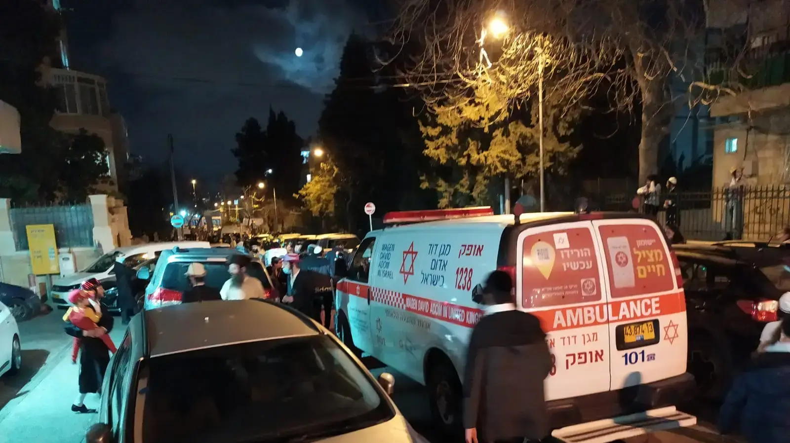 זירת פגיעת הולך רגל מרכב ברחוב החומה בירושלים 28 בפברואר 2021 זירת פגיעת הולך רגל מרכב ברחוב החומה בירושלים 28 בפברואר 2021