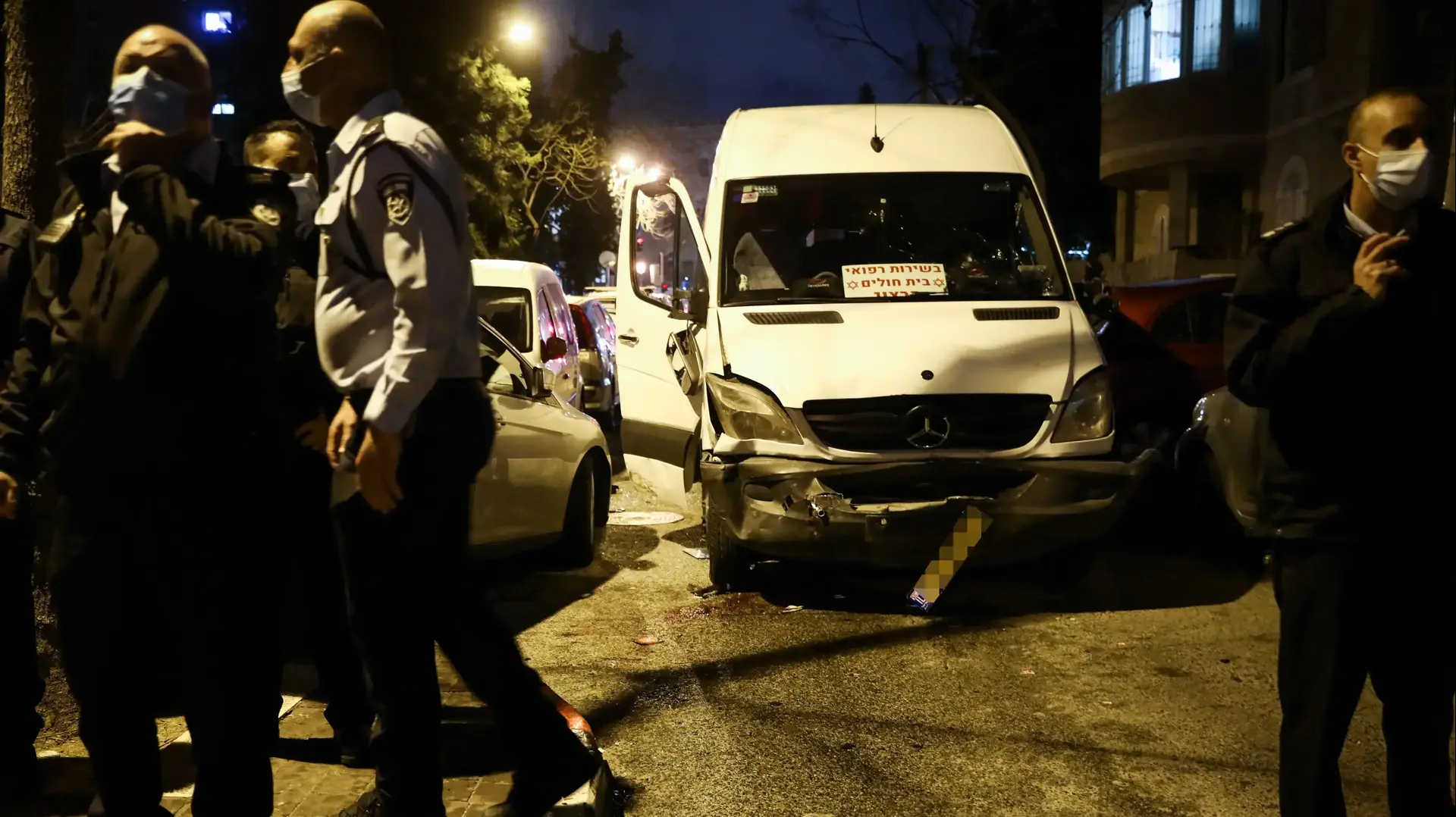 זירת פגיעת הולך רגל מרכב ברחוב החומה בירושלים 28 בפברואר 2021 זירת פגיעת הולך רגל מרכב ברחוב החומה בירושלים 28 בפברואר 2021