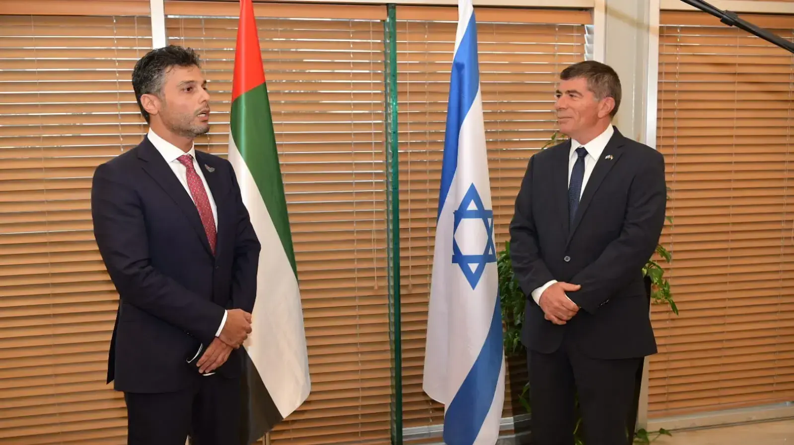 שר החוץ, גבי אשכנזי במהלך קבלת הפנים לשגריר איחוד האמירויות בישראל מוחמד מחמוד פתח עלי אל חאג'ה 1 במרץ 2021 שר החוץ, גבי אשכנזי במהלך קבלת הפנים לשגריר איחוד האמירויות בישראל מוחמד מחמוד פתח עלי אל חאג'ה 1 במרץ 2021
