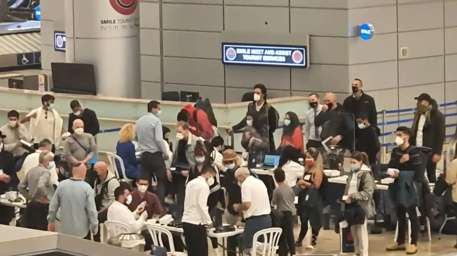 עמדות חלוקת הצמיד האלקטרוני, נתב"ג, 1 במרץ 2021 עמדות חלוקת הצמיד האלקטרוני, נתב"ג, 1 במרץ 2021