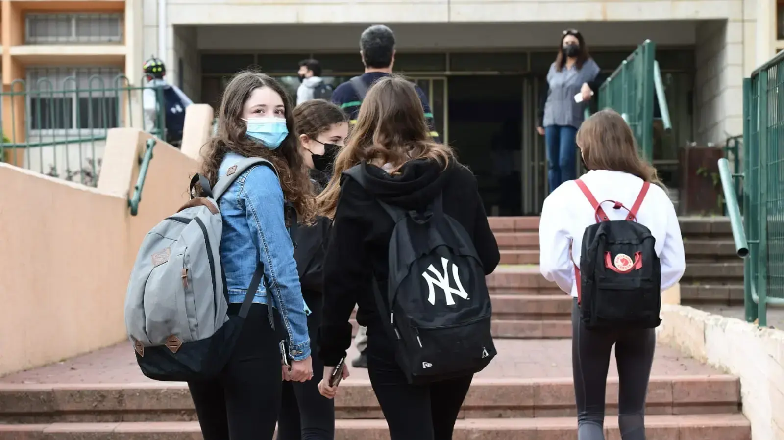 חזרת תלמידי חטיבות הביניים ללימודים, בי"ס יונתן נתניהו, רעננה, 7 במרץ 2021 חזרת תלמידי חטיבות הביניים ללימודים, בי"ס יונתן נתניהו, רעננה, 7 במרץ 2021