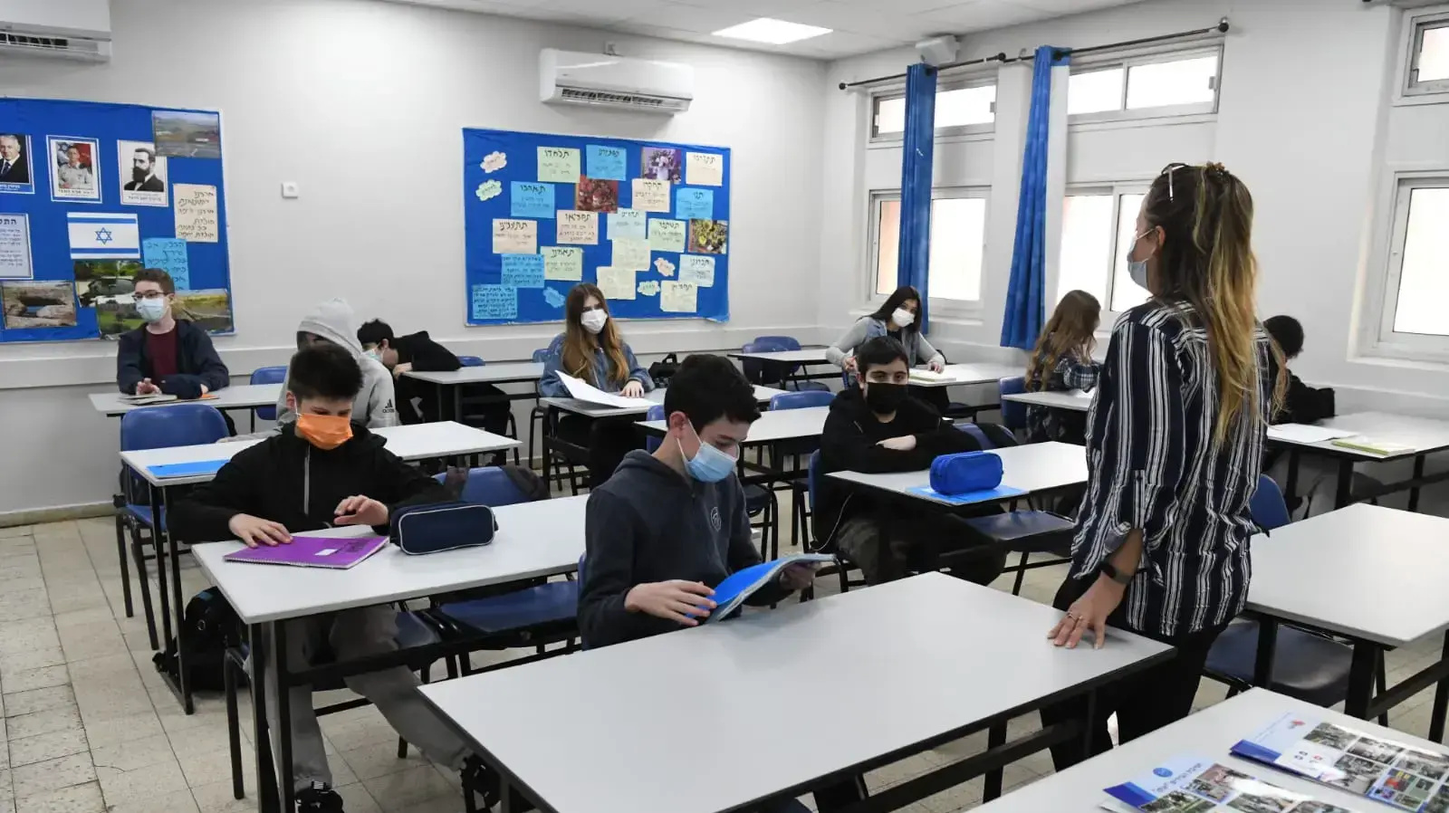 חזרת תלמידי חטיבות הביניים ללימודים, בי"ס יונתן נתניהו, רעננה, 7 במרץ 2021