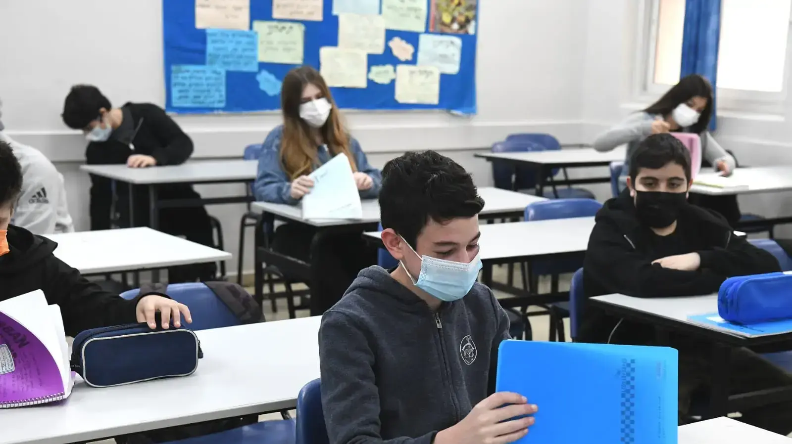 חזרת תלמידי חטיבות הביניים ללימודים, בי"ס יונתן נתניהו, רעננה, 7 במרץ 2021 חזרת תלמידי חטיבות הביניים ללימודים, בי"ס יונתן נתניהו, רעננה, 7 במרץ 2021