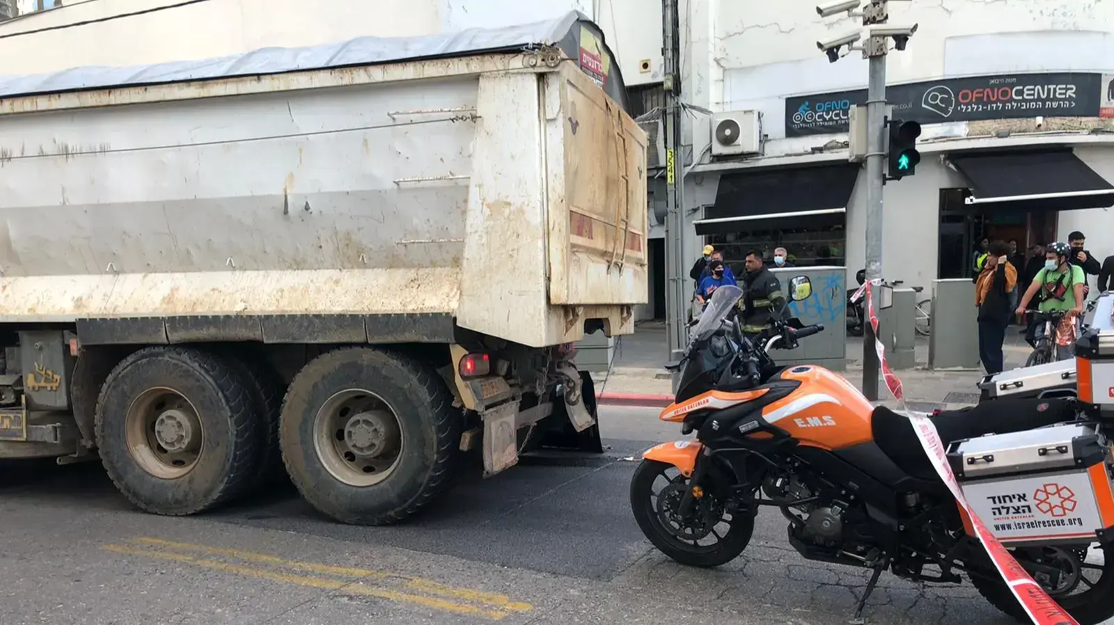 זירת מותה של רוכבת קורקינט חשמלי בת 30 בתל אביב 7 במרץ 2021 זירת מותה של רוכבת קורקינט חשמלי בת 30 בתל אביב 7 במרץ 2021