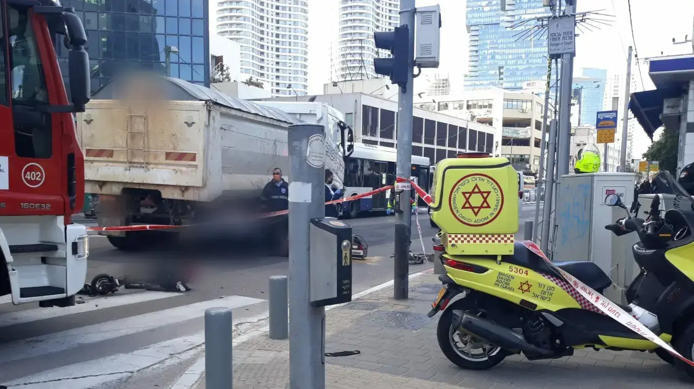 זירת מותה של רוכבת קורקינט חשמלי בת 30 בתל אביב 7 במרץ 2021