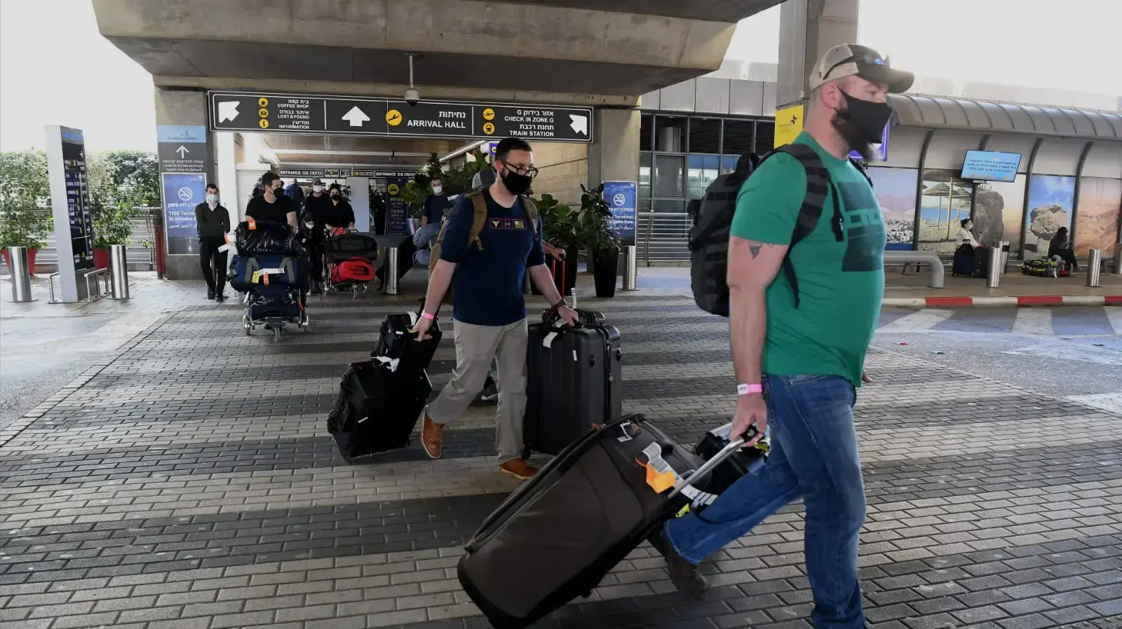 נחיתת טיסת ישראלים בנתב"ג 7 במרץ 2021 נחיתת טיסת ישראלים בנתב"ג 7 במרץ 2021