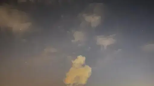 עשן מיתמר אחרי מתקפה בסמוך למתקן של ארמקו, דהראן, ערב הסעודית, 7 במרץ 2021 עשן מיתמר אחרי מתקפה בסמוך למתקן של ארמקו, דהראן, ערב הסעודית, 7 במרץ 2021