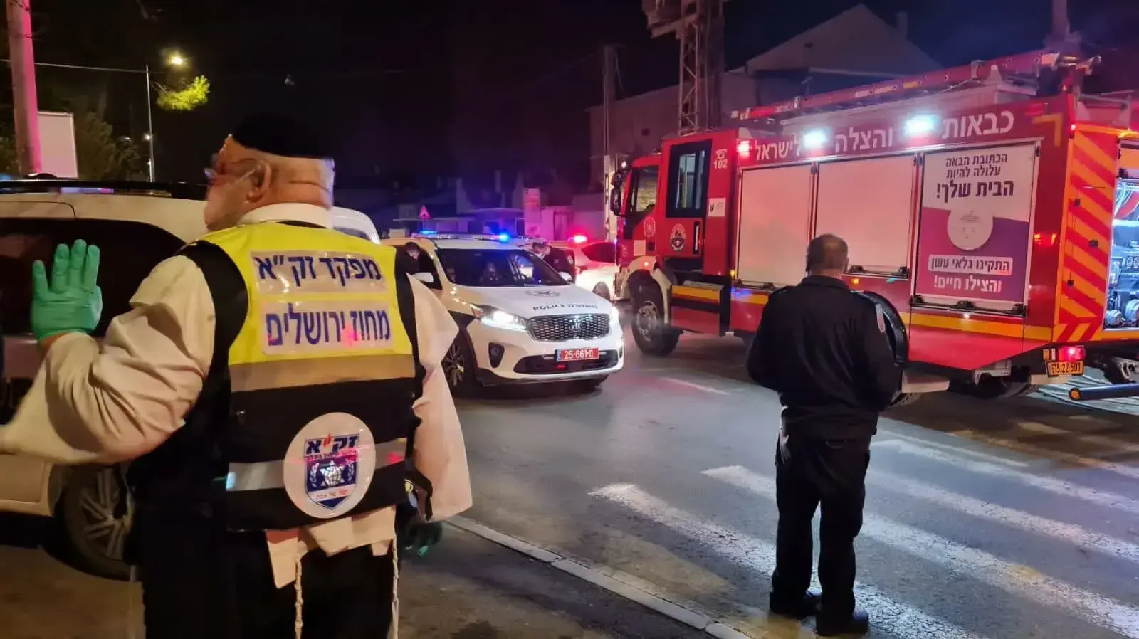 ניידת כיבוי והצלה בשריפה בדירת מגורים ברחוב אורוגוואי בירושלים. 9 במרץ 2021 ניידת כיבוי והצלה בשריפה בדירת מגורים ברחוב אורוגוואי בירושלים. 9 במרץ 2021
