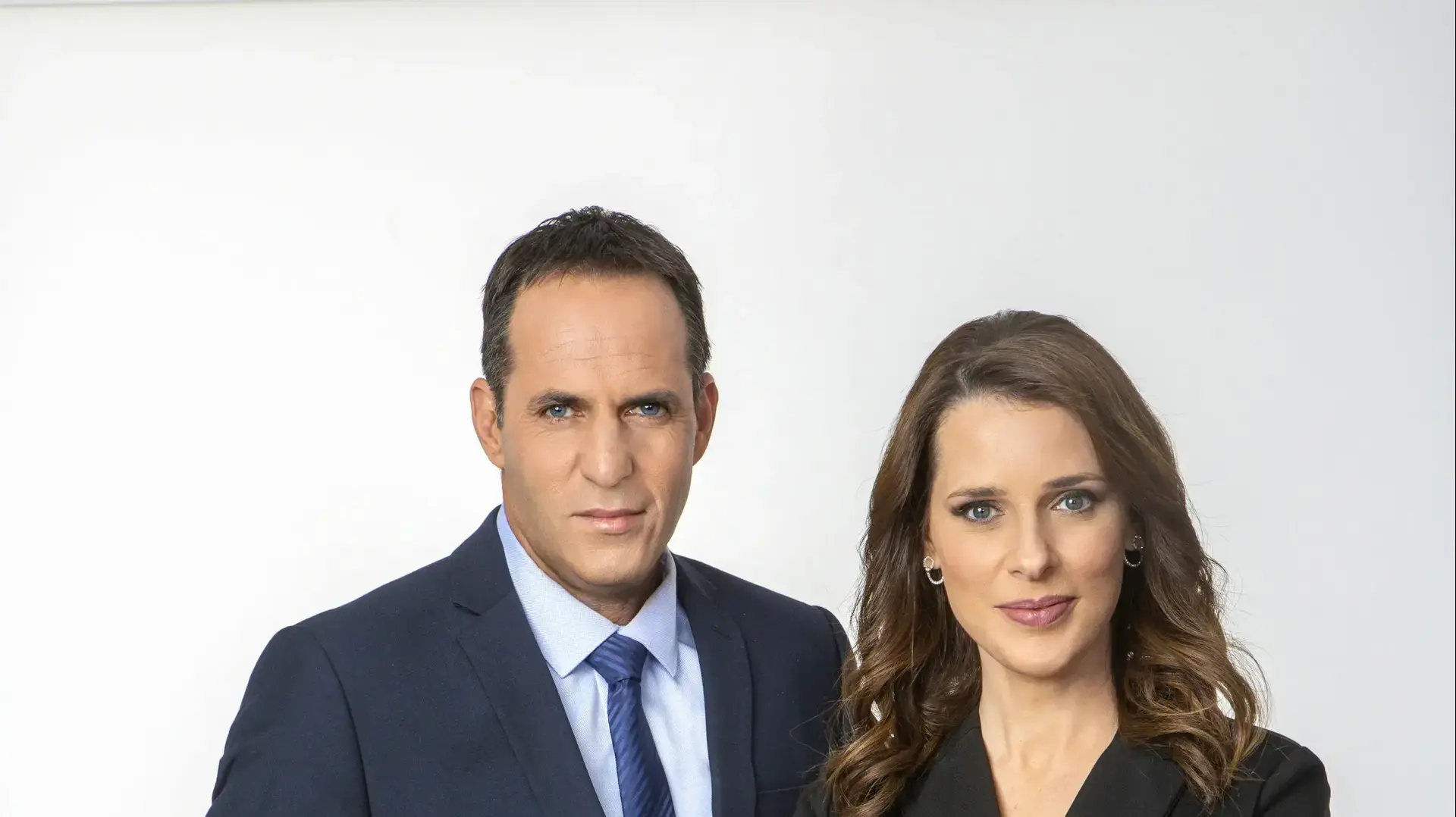 אודי סגל ותמר איש-שלום, מגישי המהדורה המרכזית של חדשות 13 אודי סגל ותמר איש-שלום, מגישי המהדורה המרכזית של חדשות 13