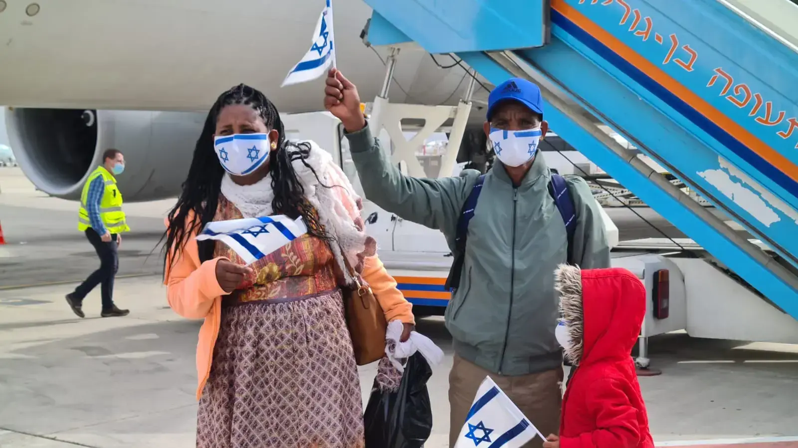 נחיתת המטוס התשיעי והאחרון במסגרת מבצע "צור ישראל", נתב"ג, 11 במרץ 2021 נחיתת המטוס התשיעי והאחרון במסגרת מבצע "צור ישראל", נתב"ג, 11 במרץ 2021