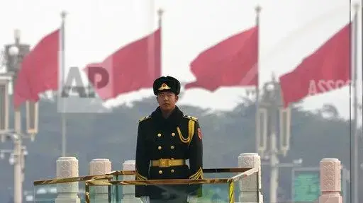 שוטר צבאי סיני בכנס CPPCC בבייג'ינג, 10 במרץ 2021