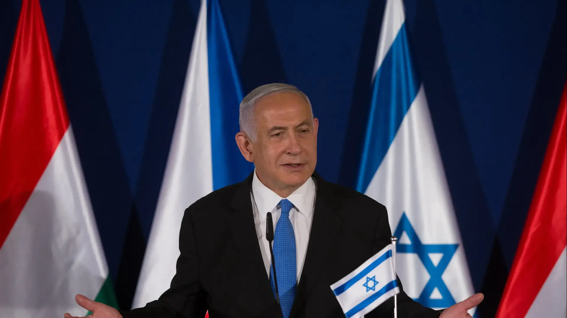 ראש הממשלה בנימין נתניהו, ראש ממשלת צ'כיה אנדריי באביש וראש ממשלת הונגריה ויקטור אורבן במהלך הצהרות לתקשורת 11 במרץ 2021
ראש הממשלה בנימין נתניהו, ראש ממשלת צ'כיה אנדריי באביש וראש ממשלת הונגריה ויקטור אורבן במהלך הצהרות לתקשורת 11 במרץ 2021