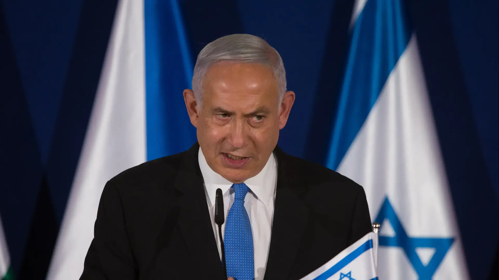 ראש הממשלה בנימין נתניהו, ראש ממשלת צ'כיה אנדריי באביש וראש ממשלת הונגריה ויקטור אורבן במהלך הצהרות לתקשורת 11 במרץ 2021
ראש הממשלה בנימין נתניהו, ראש ממשלת צ'כיה אנדריי באביש וראש ממשלת הונגריה ויקטור אורבן במהלך הצהרות לתקשורת 11 במרץ 2021