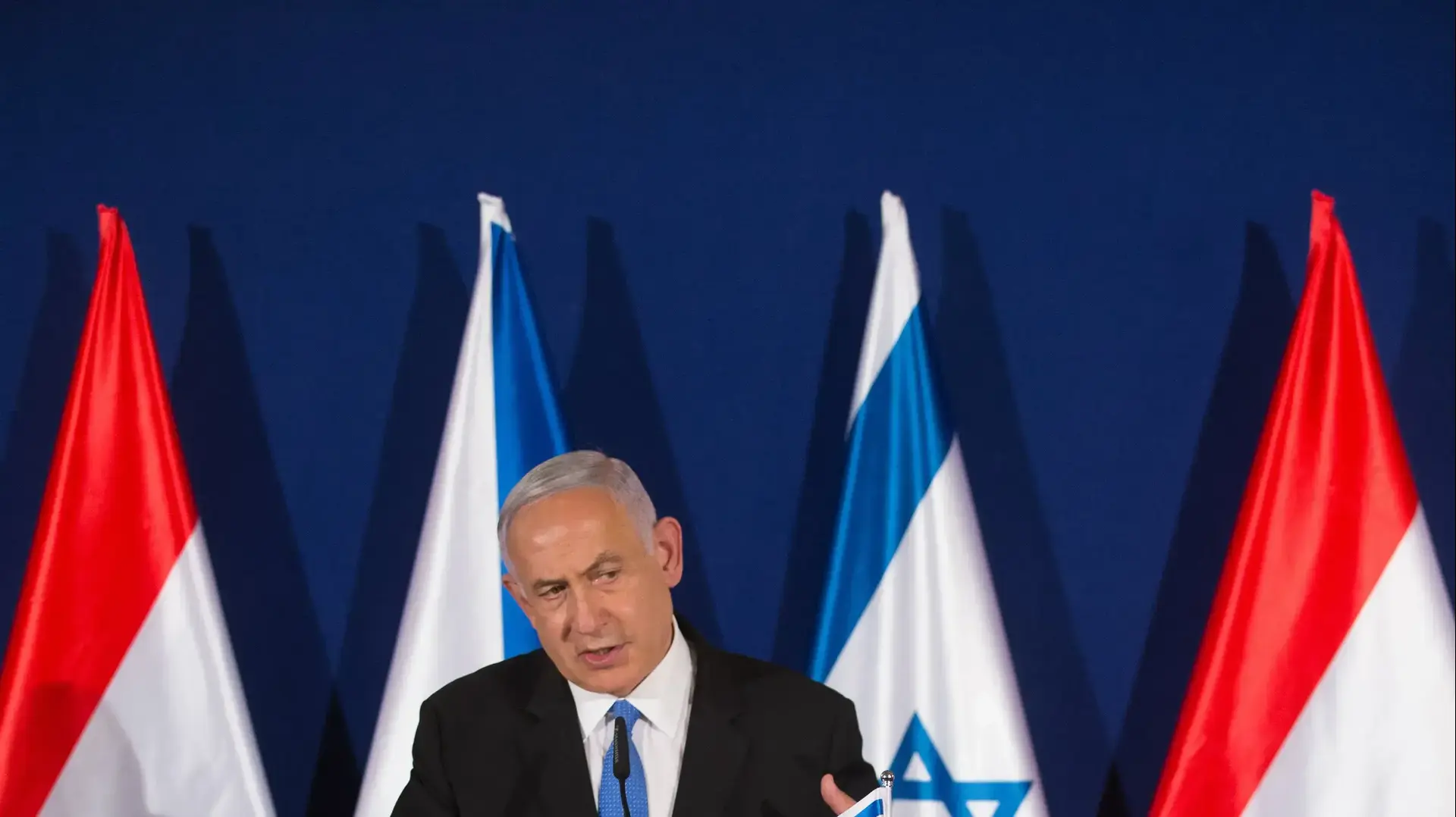 ראש הממשלה בנימין נתניהו, ראש ממשלת צ'כיה אנדריי באביש וראש ממשלת הונגריה ויקטור אורבן במהלך הצהרות לתקשורת 11 במרץ 2021
ראש הממשלה בנימין נתניהו, ראש ממשלת צ'כיה אנדריי באביש וראש ממשלת הונגריה ויקטור אורבן במהלך הצהרות לתקשורת 11 במרץ 2021