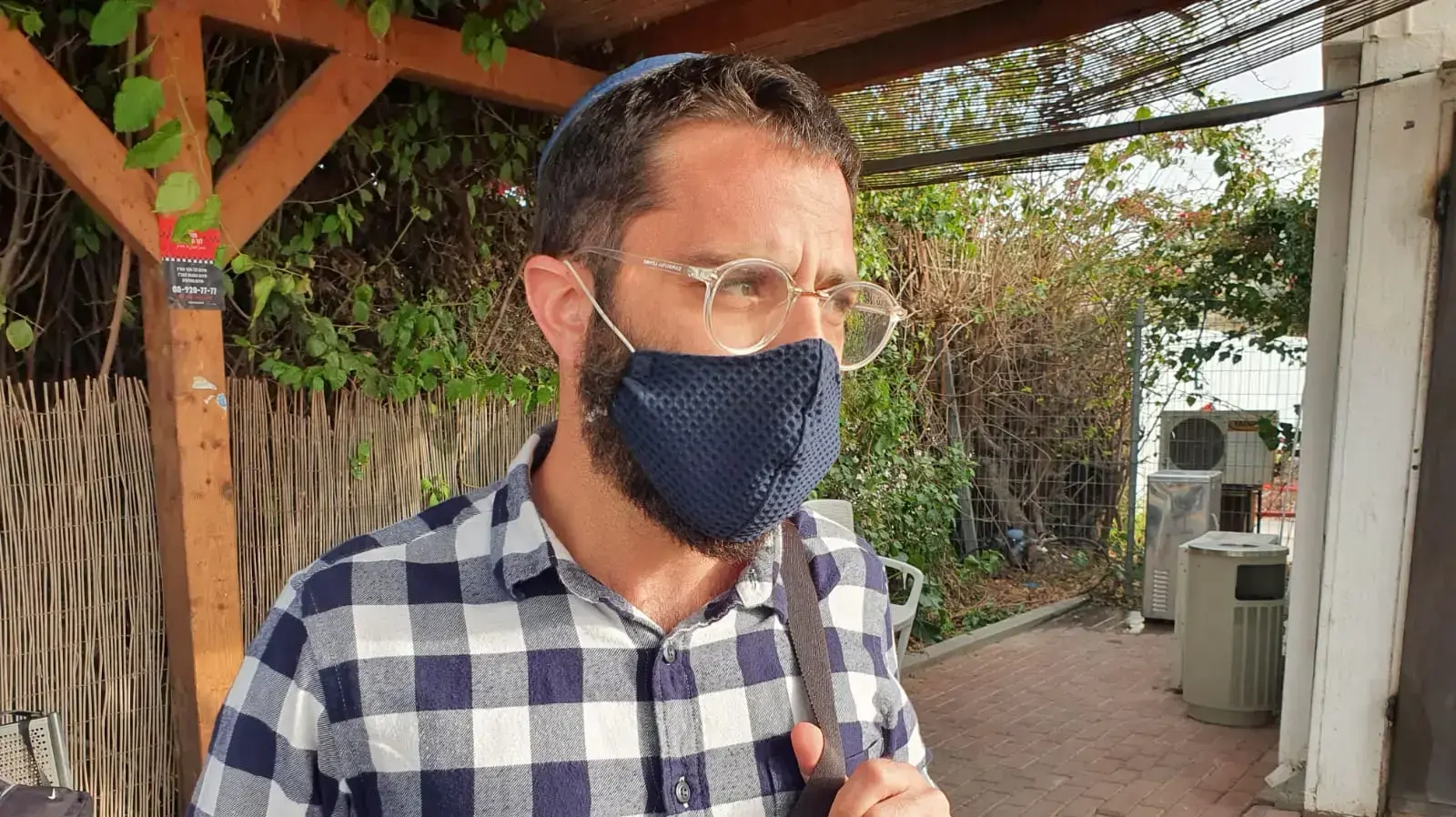 צביקי פליישמן, ארגון "מגן" מחוץ למשרדי להב 433, 15 במרץ 2021 צביקי פליישמן, ארגון "מגן" מחוץ למשרדי להב 433, 15 במרץ 2021