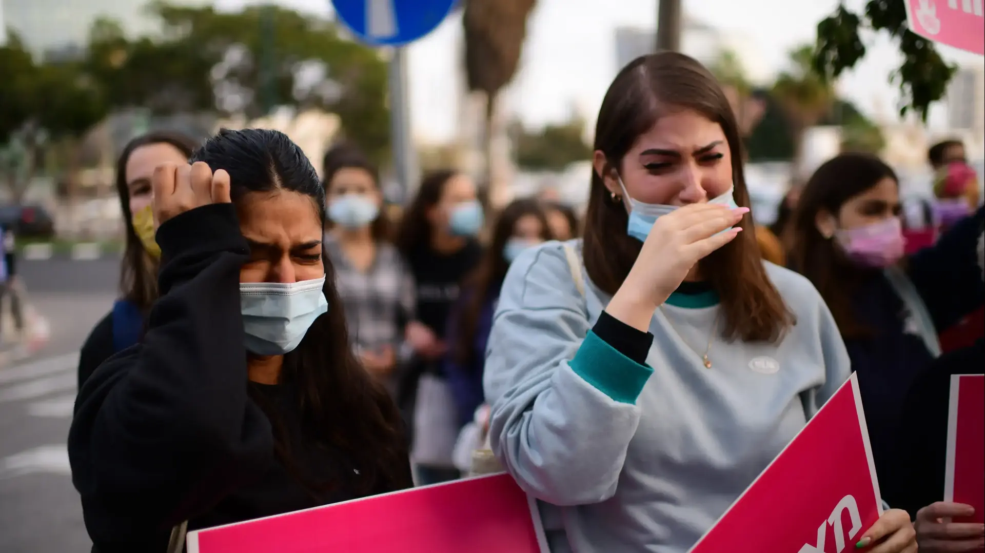 הפגנת ״נוער השרמוטות״,״כולן״ ו״שדולת הנשים״ הקוראת להחמרת כתב האישום של ירין שרף לאונס. מול פרקליטות ת"א, 15 בנמרץ 2021 הפגנת ״נוער השרמוטות״,״כולן״ ו״שדולת הנשים״ הקוראת להחמרת כתב האישום של ירין שרף לאונס. מול פרקליטות ת"א, 15 בנמרץ 2021