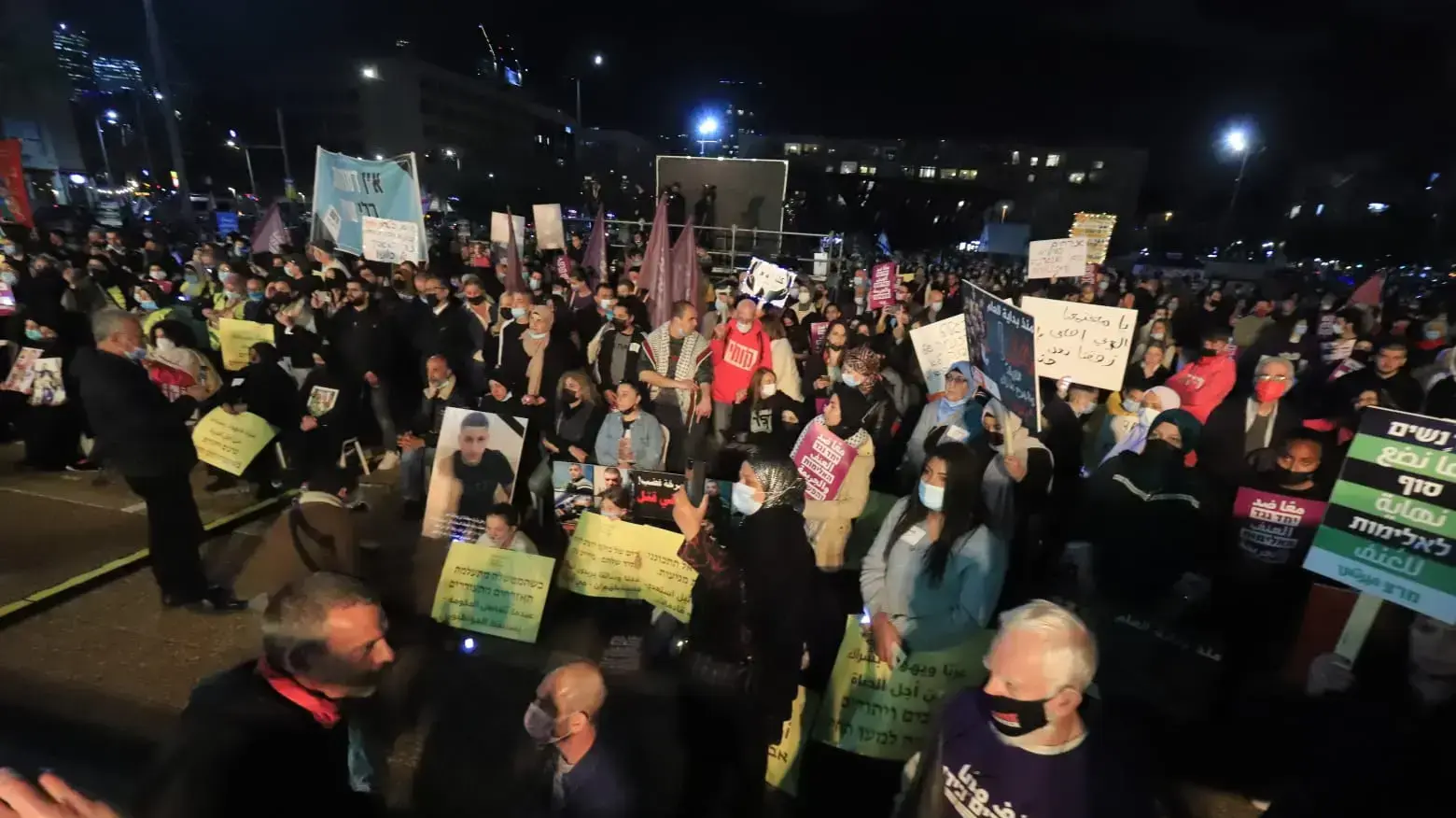הפגת נגד האלימות הגואה בחברה הערבית. כיכר רבין, ת"א 18 במרץ 2021 הפגת נגד האלימות הגואה בחברה הערבית. כיכר רבין, ת"א 18 במרץ 2021