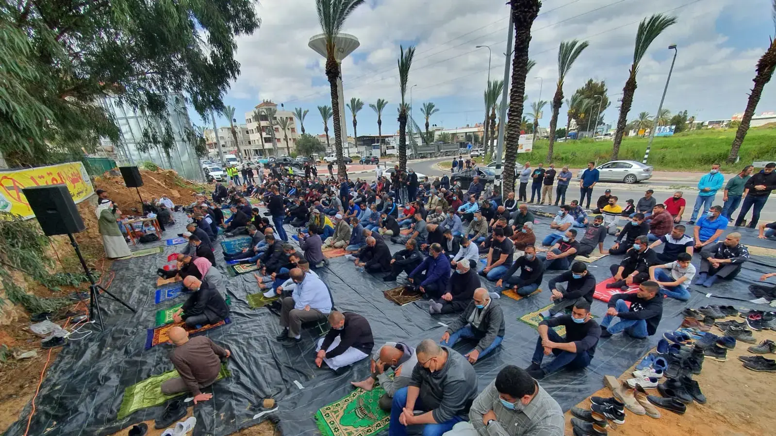 תפילה בכיכר המרכזית בקלנסווה. שבוע עשירי להפגנות נגד האלימות והפשיעה במגזר הערבי. 19 במרץ 2021 תפילה בכיכר המרכזית בקלנסווה. שבוע עשירי להפגנות נגד האלימות והפשיעה במגזר הערבי. 19 במרץ 2021